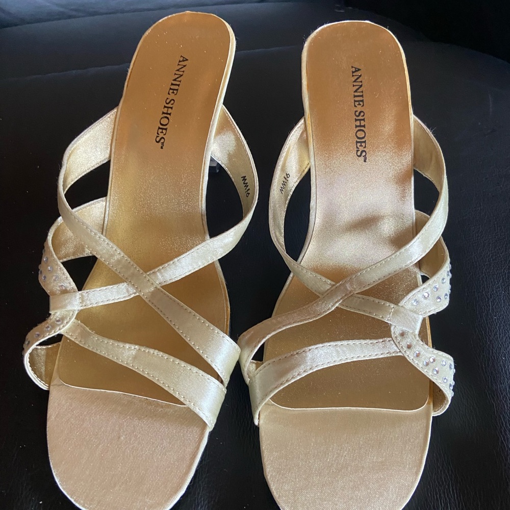 Annie’s high heel shoe